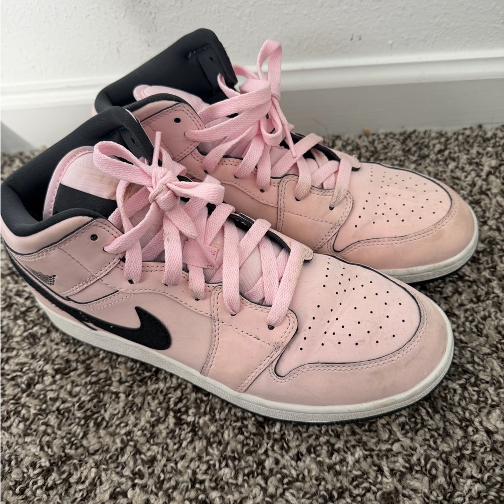 Nike Women's Blush Pink and Black Sneakers